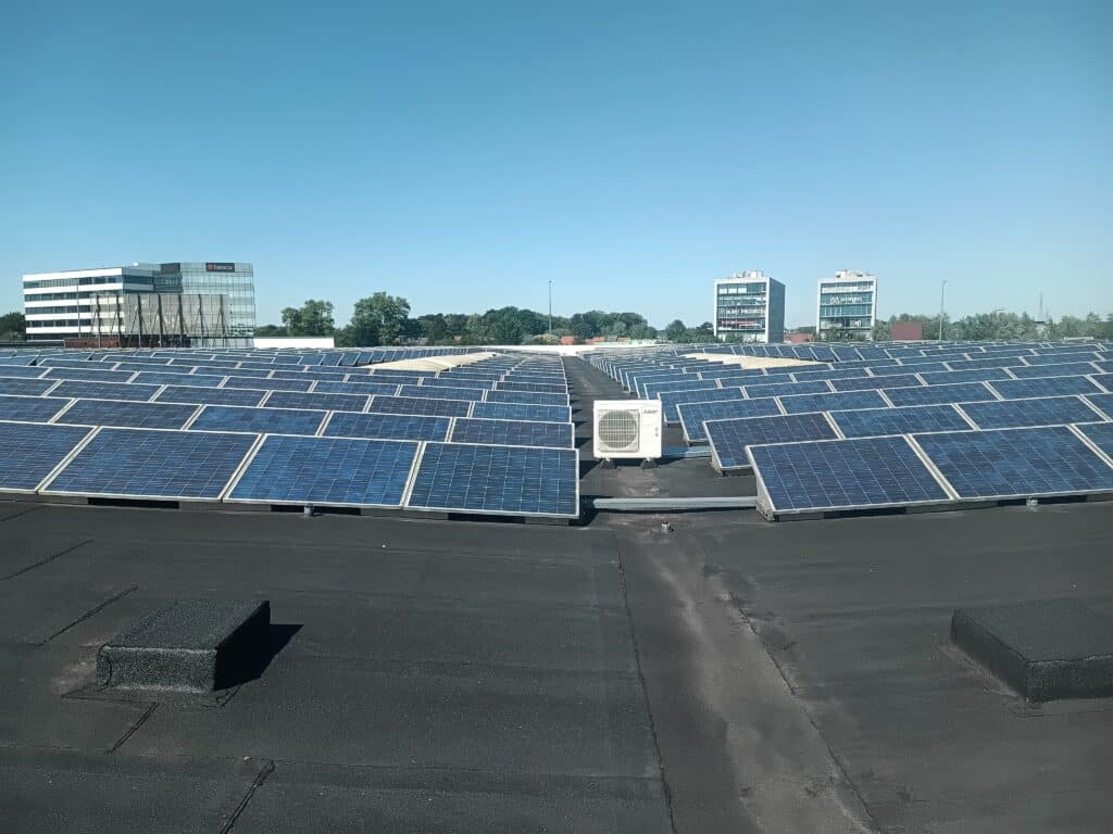 Airco buitenunit kantoor